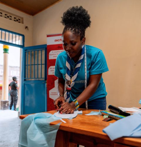 Woman cutting a piece of fabric 